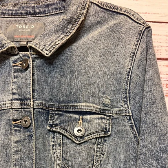New Torrid Distressed Light Wash Denim Jacket - Picture 3 of 10